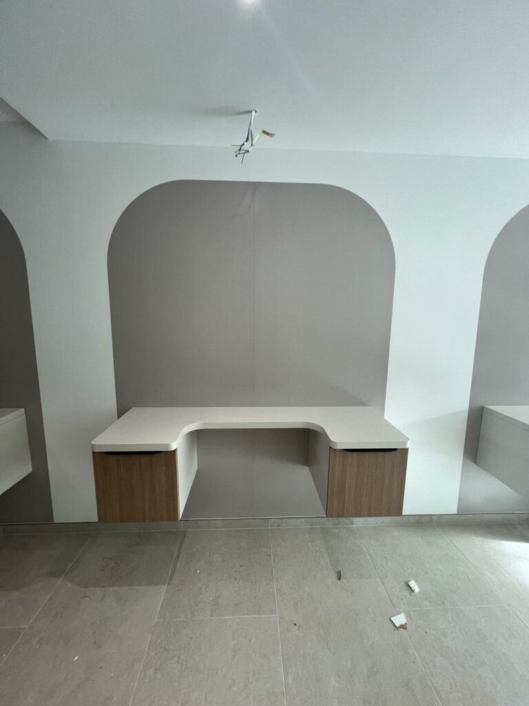 aménagement mural adhésif