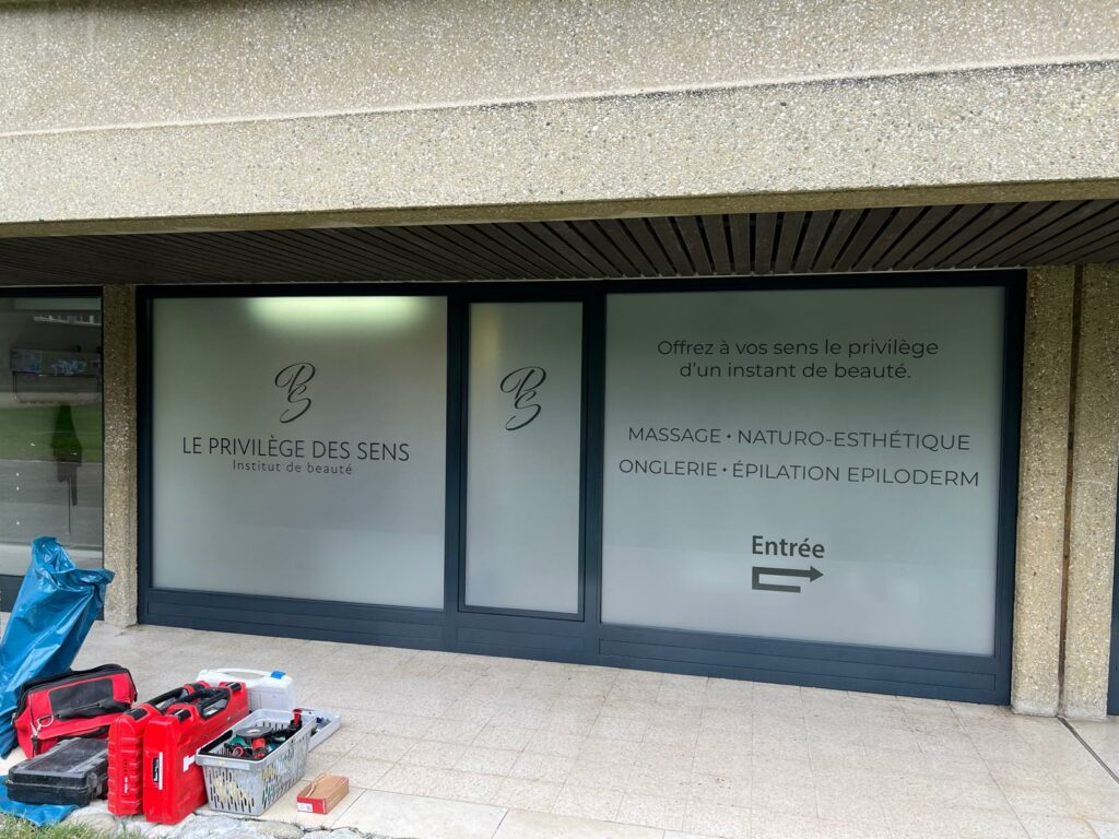 adhésif dépoli vitrine institut beauté pays de gex