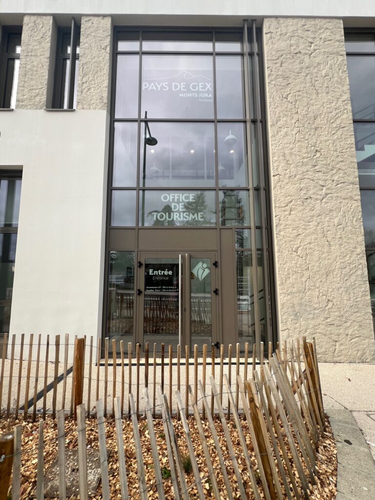 enseigne vitrine Office de Tourisme Pays de Gex