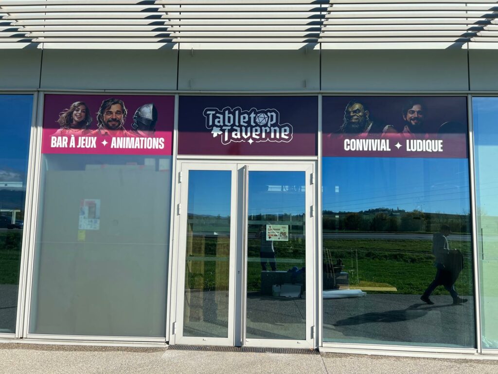 lettrage enseigne bar à jeux vitrine