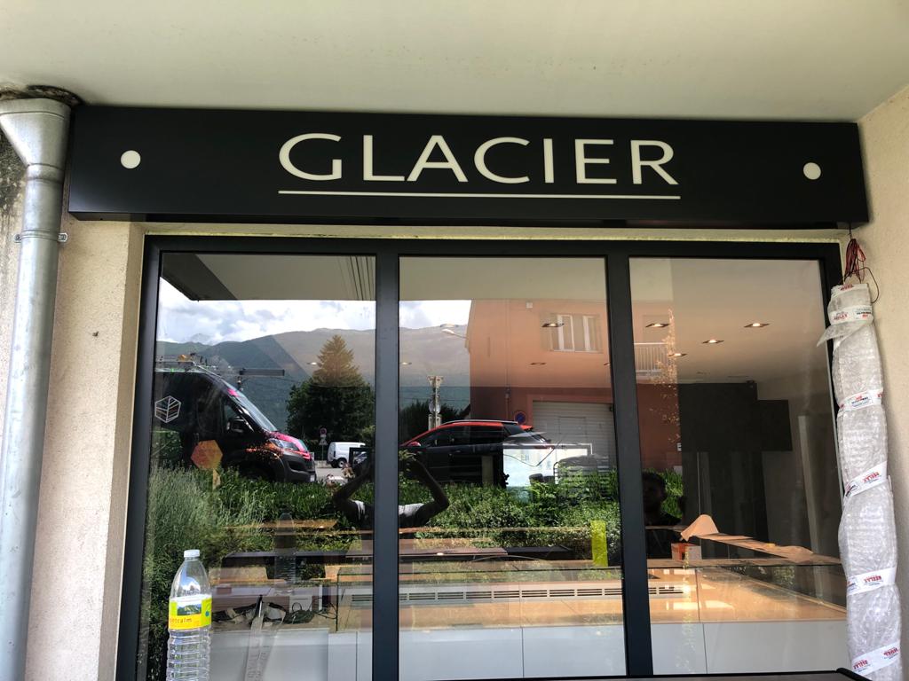 caisson lumineux alu face frasiée