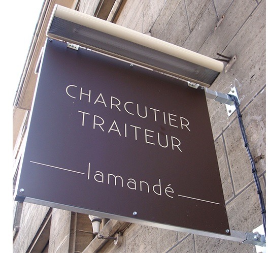 Enseigne Drapeau Avec Rampe Lumineuse Recto Verso 2