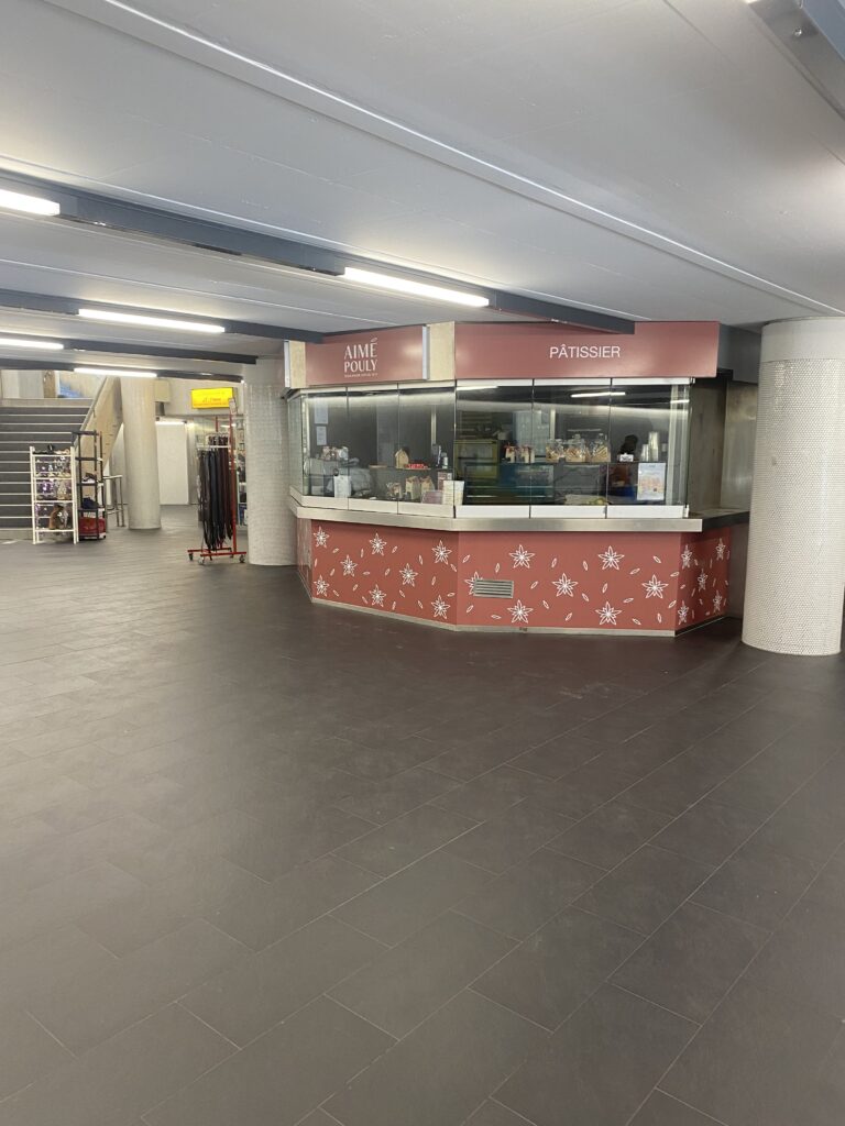 adhésif habillage kiosque pâtisserie