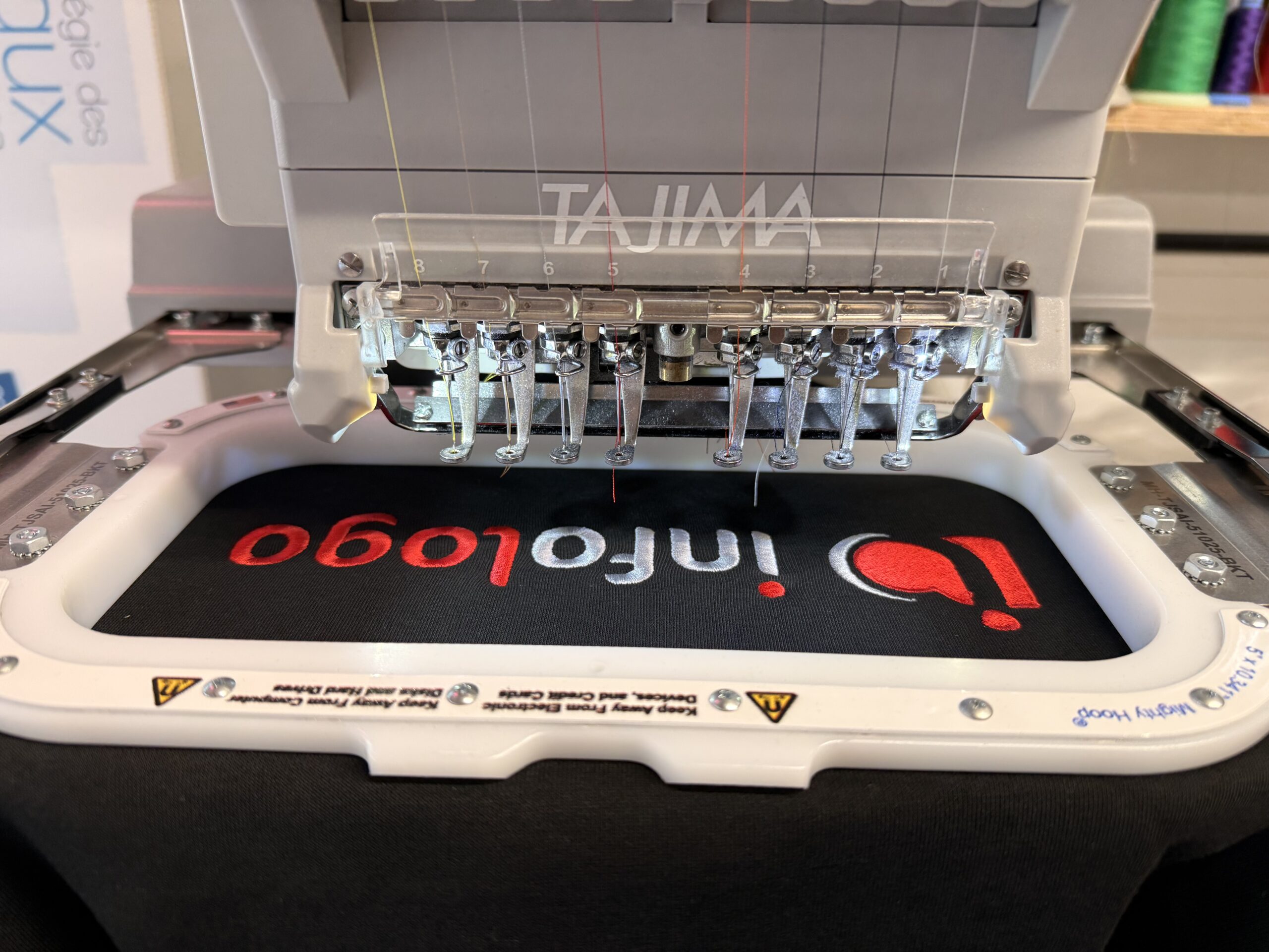 Machine Broderie Infologo Scaled