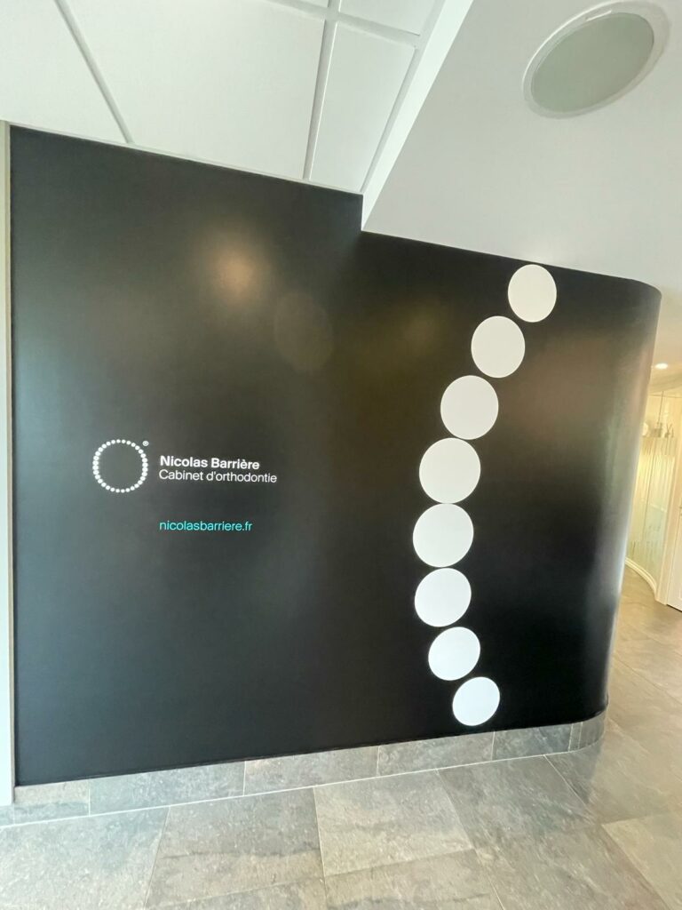 adhesif mural cabinet orthodontie logo professionnel