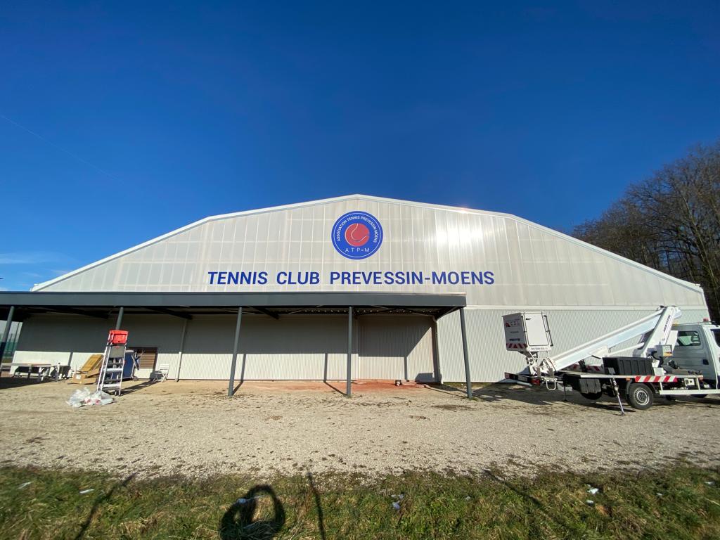 enseigne tennis club prevessin moens façade